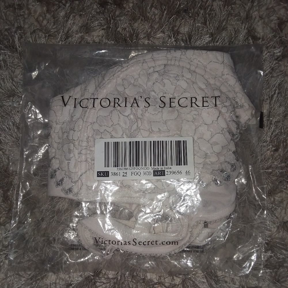 NWT VS Rio lace soft cup bra